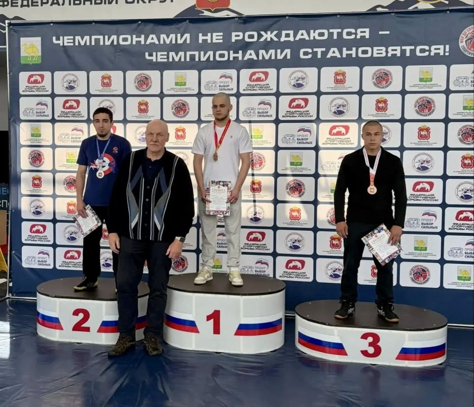 Ямальские борцы завоевали четыре награды на первенстве Урала