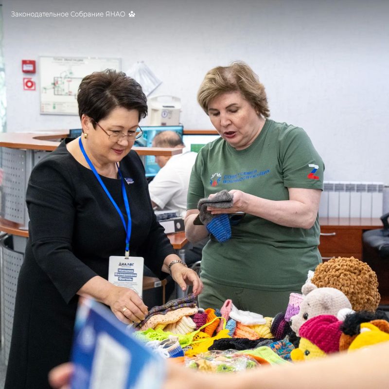 Участники форума «Диалог парламентариев» присоединились к благотворительной ярмарке в поддержку участников специальной военной операции Участники форума «Диалог парламентариев» присоединились к благотворительной ярмарке в поддержку участников специальной военной операции