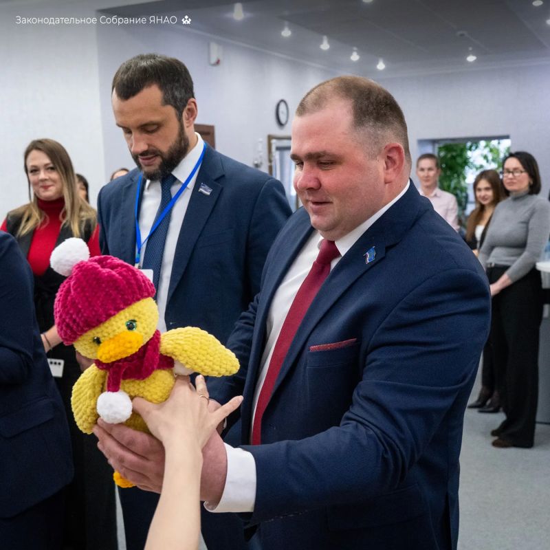 Участники форума «Диалог парламентариев» присоединились к благотворительной ярмарке в поддержку участников специальной военной операции Участники форума «Диалог парламентариев» присоединились к благотворительной ярмарке в поддержку участников специальной военной операции