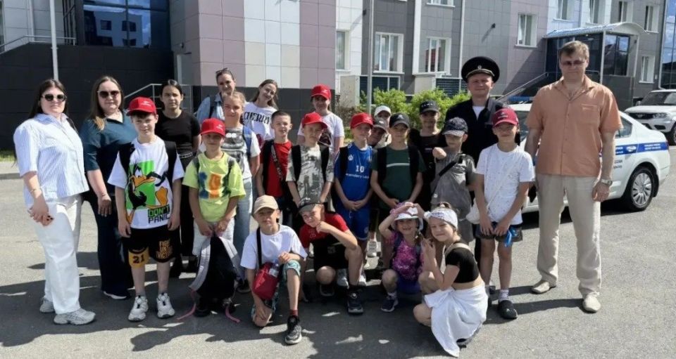 Воспитанники спортивной школы «Авангард» познакомились с профессией инспектора дорожно-патрульной службы Воспитанники спортивной школы «Авангард» познакомились с профессией инспектора дорожно-патрульной службы