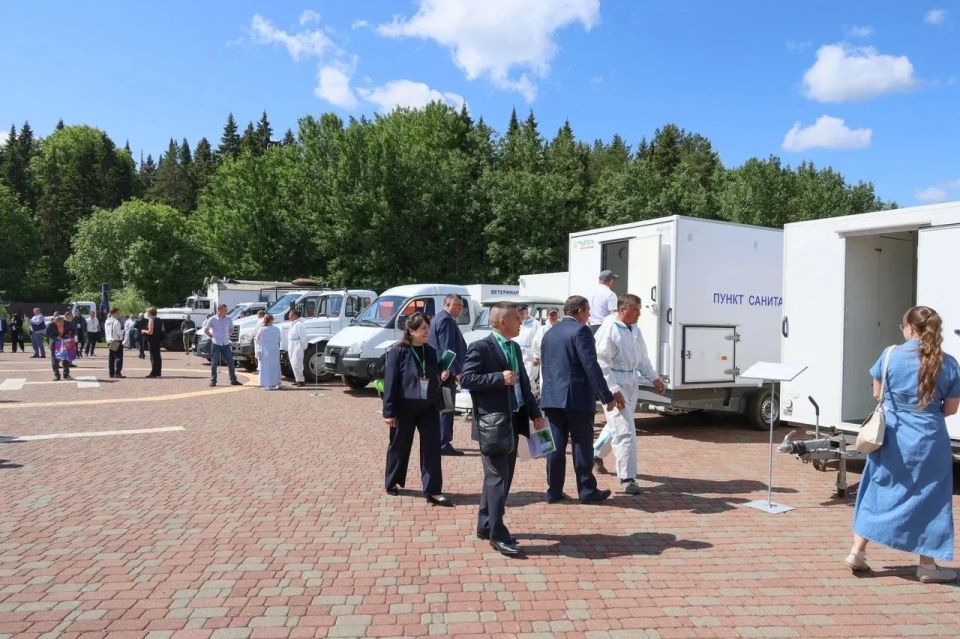 Совещание в Кирове. Руководитель госветлужбы ЯНАО Евгений Попов принял участие в ежегодном зональном совещании Минсельхоза России среди субъектов Приволжского и Уральского федеральных округов Совещание в Кирове. Руководитель госветлужбы ЯНАО Евгений Попов принял участие в ежегодном зональном совещании Минсельхоза России среди субъектов Приволжского и Уральского федеральных округов