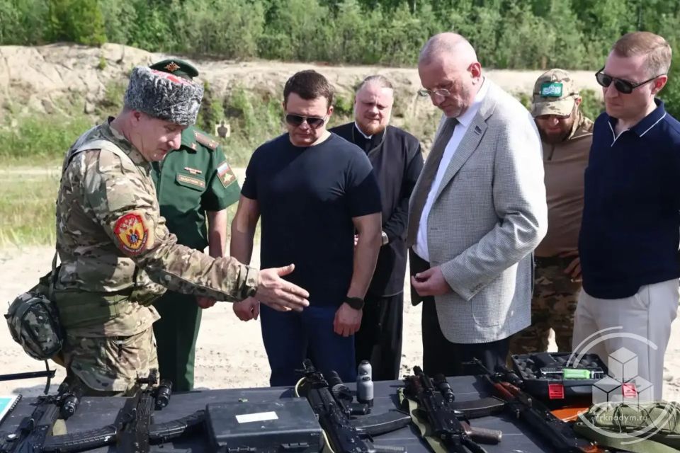 В Надымском районе стартовали военно-полевые сборы В Надымском районе стартовали военно-полевые сборы