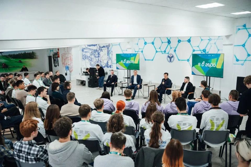 Я в Агро. Всероссийский конкурс «Я в Агро» — это уникальная возможность для молодых специалистов заявить о себе и стать частью сообщества лидеров агропромышленного комплекса России Я в Агро. Всероссийский конкурс «Я в Агро» — это уникальная возможность для молодых специалистов заявить о себе и стать частью сообщества лидеров агропромышленного комплекса России