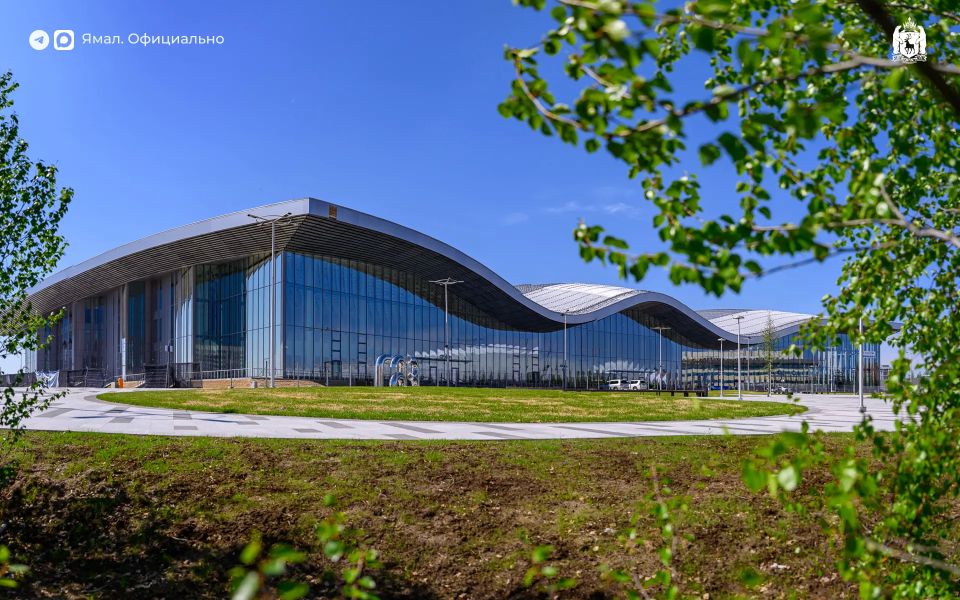 Дмитрий Артюхов оценил ход строительства арт-центра «ГАЗ» и обновлённый «Виадук» в Новом Уренгое