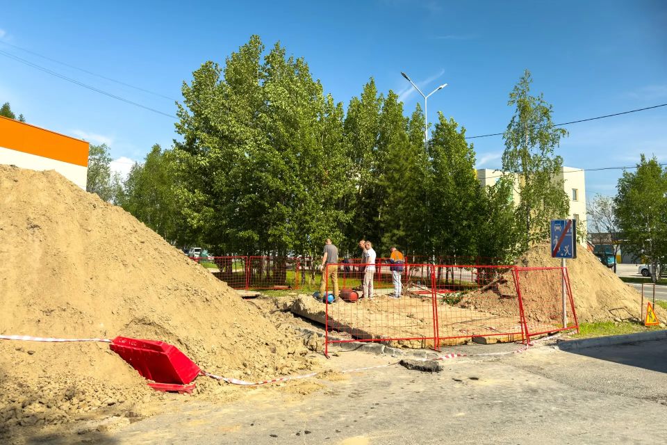 В рамках капитального ремонта начались работы на улице Зверева от кольцевой развязки до пересечения с улицей Полярной В рамках капитального ремонта начались работы на улице Зверева от кольцевой развязки до пересечения с улицей Полярной
