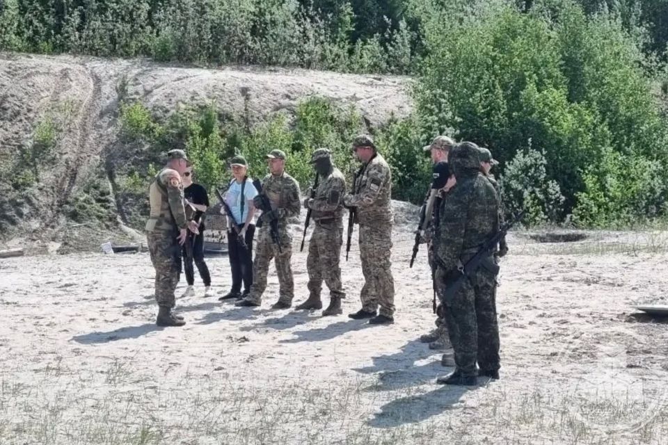 В Надыме продолжаются военно-полевые сборы В Надыме продолжаются военно-полевые сборы