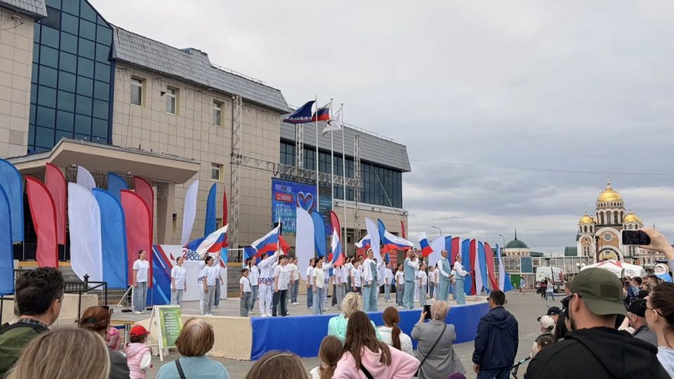 Фоторепортаж с празднования Дня России в Салехарде Фоторепортаж с празднования Дня России в Салехарде