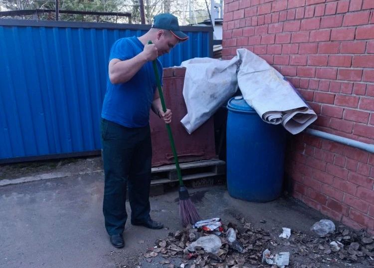 Сотрудники 2-го пожарно-спасательного отряда и личный состав 4-й пожарно-спасательной части Ноябрьска провели комплексную уборку территории и внутренних помещений после затяжной зимы Сотрудники 2-го пожарно-спасательного отряда и личный состав 4-й пожарно-спасательной части Ноябрьска провели комплексную уборку территории и внутренних помещений после затяжной зимы