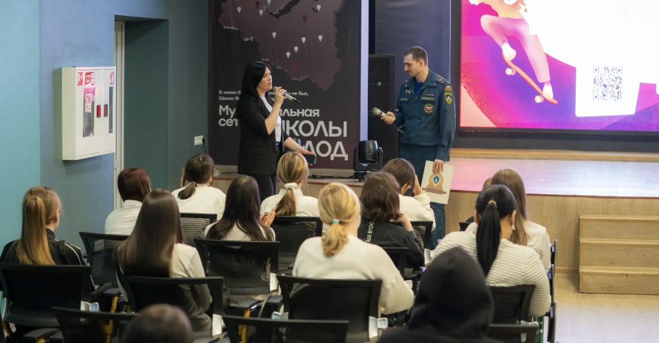 Начальник отдела надзорной деятельности и профилактической работы Ямальского района Данил Борисов провел обучающее занятие для лидеров общественного мнения на базе «Школа Ямолод.Ямальский район» Начальник отдела надзорной деятельности и профилактической работы Ямальского района Данил Борисов провел обучающее занятие для лидеров общественного мнения на базе «Школа Ямолод.Ямальский район»