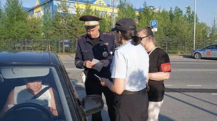 Совместный рейд ДНД и Госавтоинспекции по пресечению грубых нарушений ПДД прошел в Муравленко Совместный рейд ДНД и Госавтоинспекции по пресечению грубых нарушений ПДД прошел в Муравленко