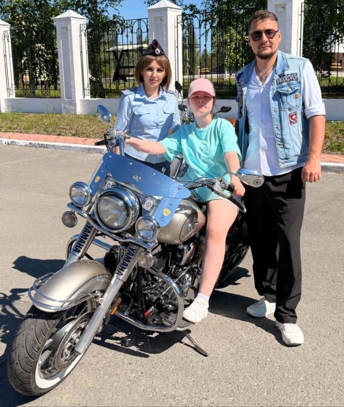 Губкинские автоинспекторы приняли участие в благотворительном мероприятии для воспитанников центра социального обслуживания «Гармония» Губкинские автоинспекторы приняли участие в благотворительном мероприятии для воспитанников центра социального обслуживания «Гармония»