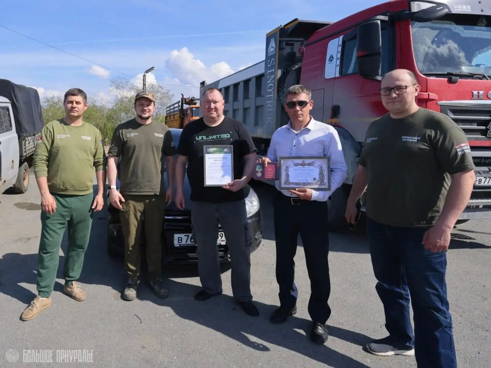 Два автомобиля от специалистов предприятия «Север» отправятся в зону СВО Два автомобиля от специалистов предприятия «Север» отправятся в зону СВО