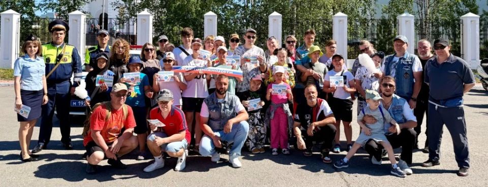 Губкинские автоинспекторы приняли участие в благотворительном мероприятии для воспитанников центра социального обслуживания «Гармония» Губкинские автоинспекторы приняли участие в благотворительном мероприятии для воспитанников центра социального обслуживания «Гармония»