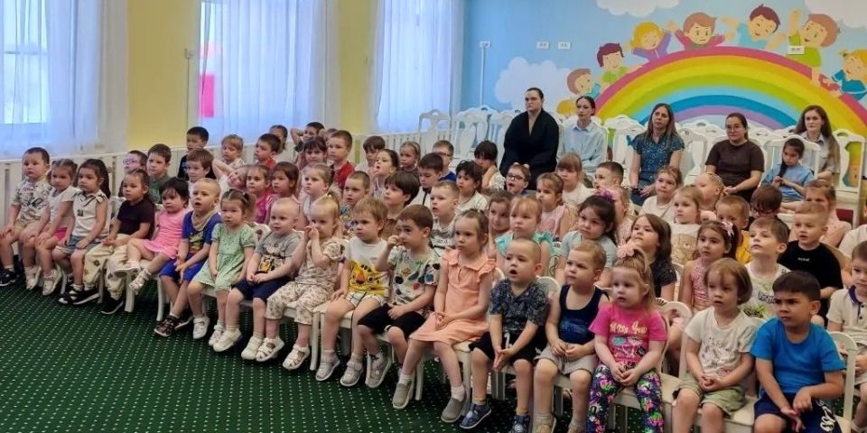 В Губкинском детском саду «Солнышко» сказка о Фликере и Колобке напомнила малышам о безопасности на дороге В Губкинском детском саду «Солнышко» сказка о Фликере и Колобке напомнила малышам о безопасности на дороге