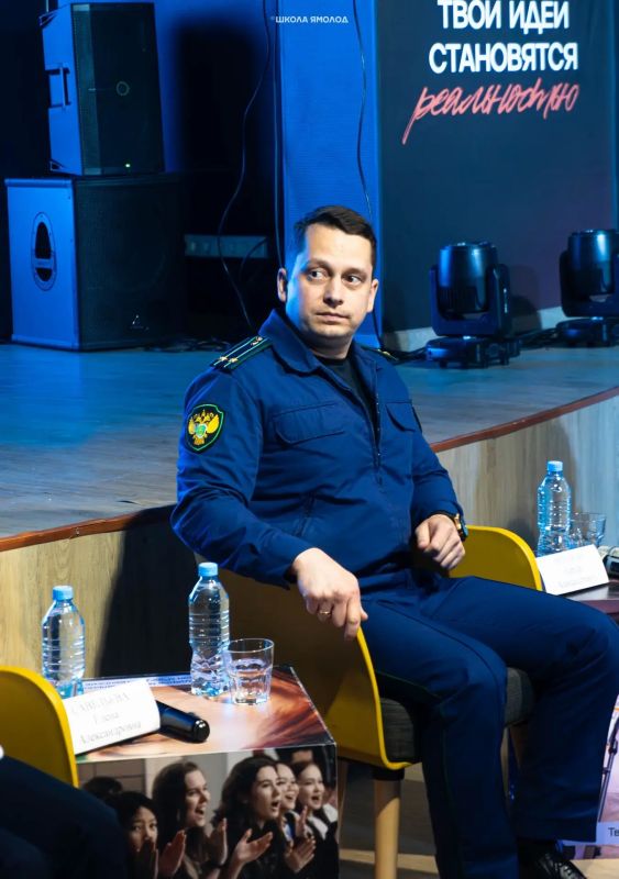 Прокурор Ямальского района встретился с молодёжью в рамках проекта «ГосСтарт.Диалог» Прокурор Ямальского района встретился с молодёжью в рамках проекта «ГосСтарт.Диалог»