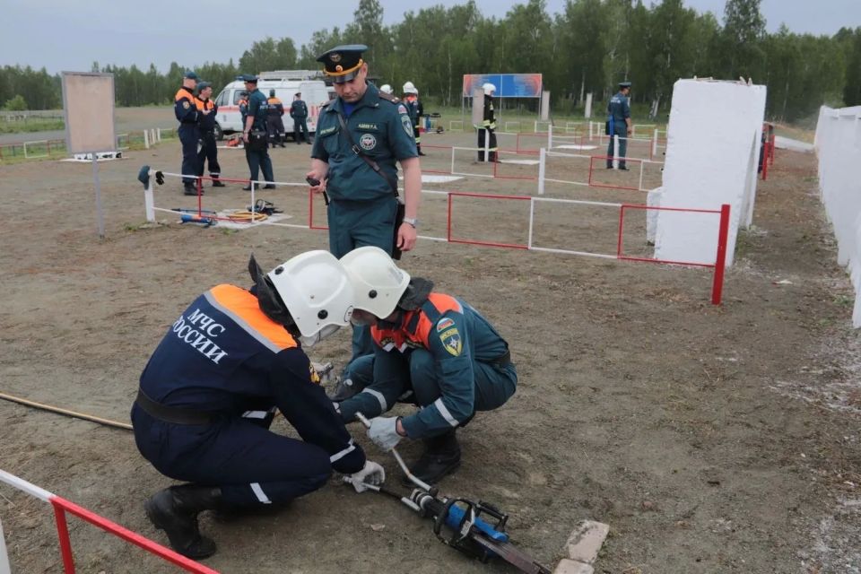 Офицеры, проходящие военную службу в Главном управлении МЧС России по Ямало-Ненецкому автономному округу, успешно прошли квалификационные испытания на присвоение классной квалификации «Мастер» Офицеры, проходящие военную службу в Главном управлении МЧС России по Ямало-Ненецкому автономному округу, успешно прошли квалификационные испытания на присвоение классной квалификации «Мастер»