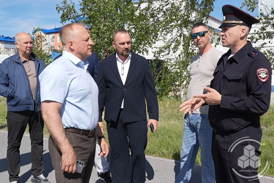 Депутаты и общественники оценили качество содержания улично-дорожной сети в Надыме Депутаты и общественники оценили качество содержания улично-дорожной сети в Надыме