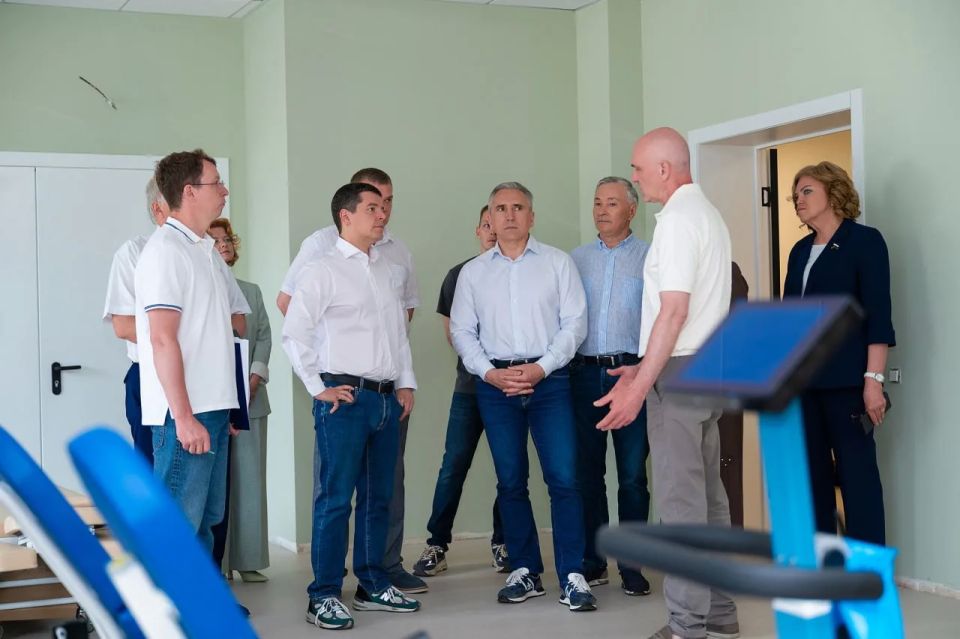 Дмитрий Артюхов: С Александром Моором и депутатами «Единой России» в Тюменской облдуме осмотрели ход реконструкции санатория «Ахманка» Дмитрий Артюхов: С Александром Моором и депутатами «Единой России» в Тюменской облдуме осмотрели ход реконструкции санатория «Ахманка»