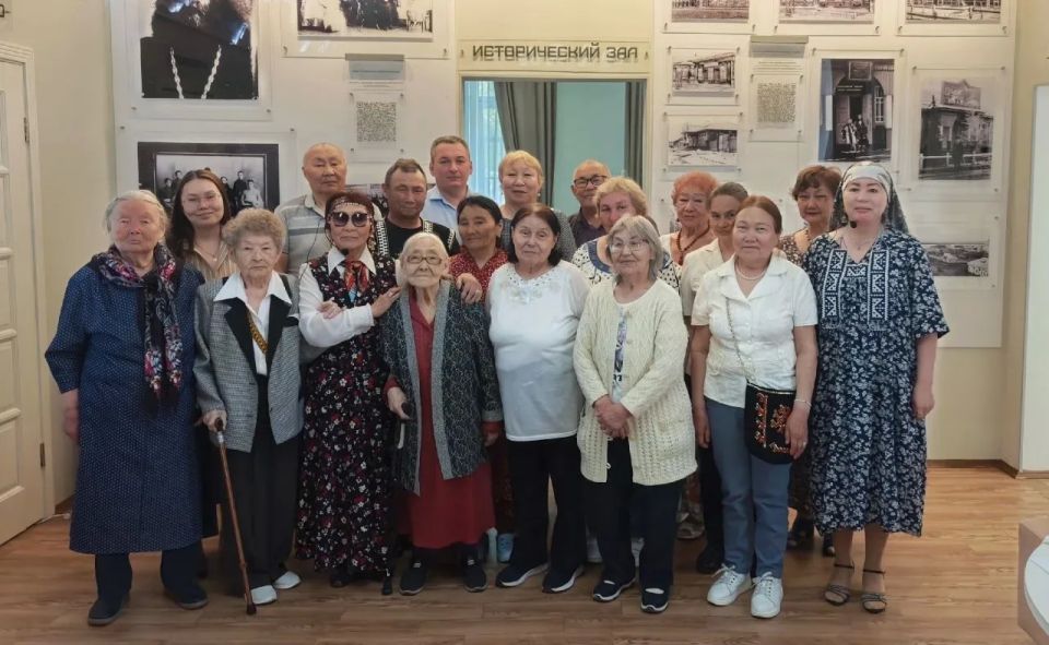 Сегодня мы поздравляем с Днём рождения педагога, замечательного человека Няруй Валентину Нёлёковну Сегодня мы поздравляем с Днём рождения педагога, замечательного человека Няруй Валентину Нёлёковну