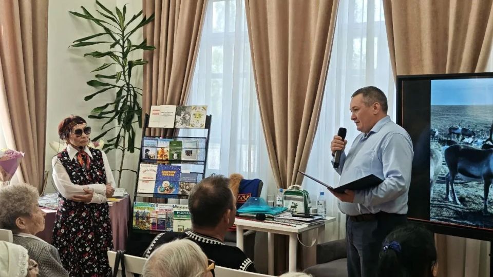 Сегодня мы поздравляем с Днём рождения педагога, замечательного человека Няруй Валентину Нёлёковну Сегодня мы поздравляем с Днём рождения педагога, замечательного человека Няруй Валентину Нёлёковну