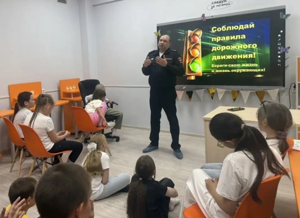 Приуральские автоинспекторы провели лекторий по дорожной безопасности в пришкольном лагере с. Аксарка Приуральские автоинспекторы провели лекторий по дорожной безопасности в пришкольном лагере с. Аксарка