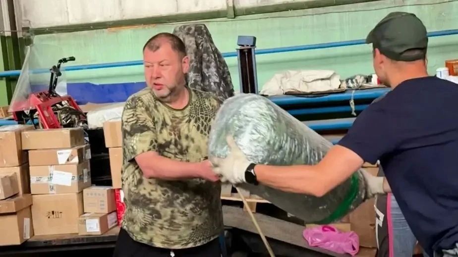 Волонтёры Фонда «Боевое единство» отправили 5 тонн гуманитарного груза на передовую Волонтёры Фонда «Боевое единство» отправили 5 тонн гуманитарного груза на передовую