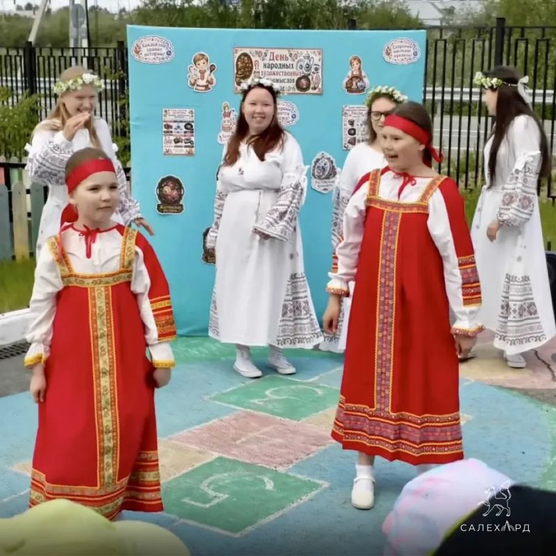 Воспитанники детского сада «Морошка» познакомились с народными промыслами Воспитанники детского сада «Морошка» познакомились с народными промыслами