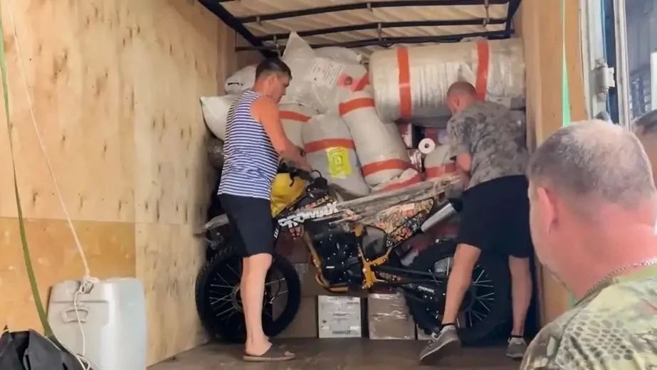 Волонтёры Фонда «Боевое единство» отправили 5 тонн гуманитарного груза на передовую Волонтёры Фонда «Боевое единство» отправили 5 тонн гуманитарного груза на передовую