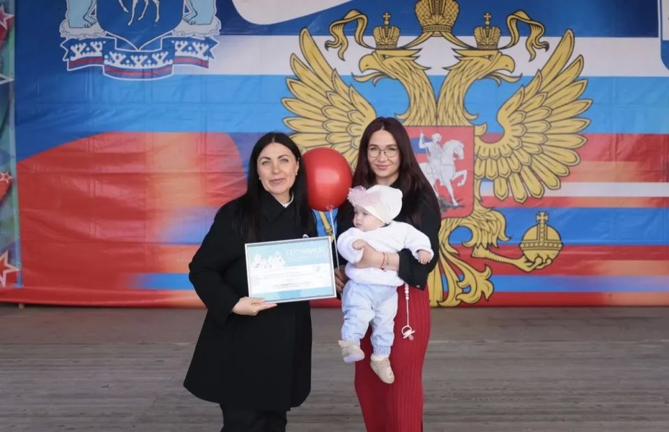Десять молодых семей Приуральского района получили поддержку на приобретение жилья Десять молодых семей Приуральского района получили поддержку на приобретение жилья
