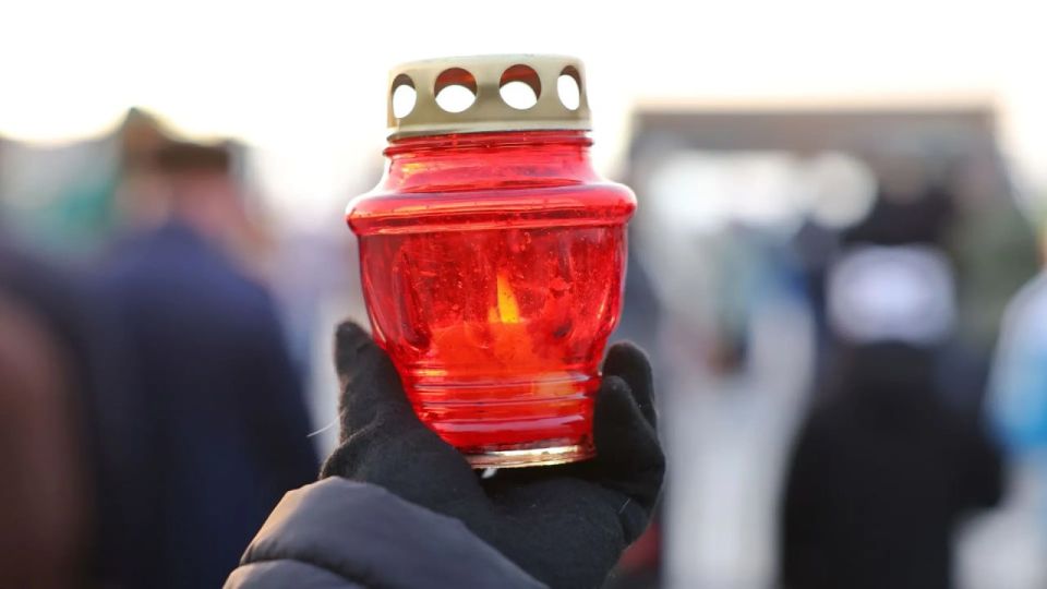 Зажечь свечи в память о павших героях