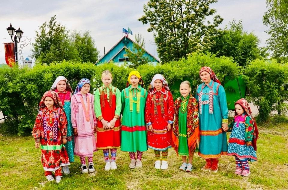 Из 148 фоторабот, поступивших на Всероссийский конкурс «Дети России», фотография «Сынские красавицы» Елены Куртямовой из Шурышкарского района получила приз от редакции «Национального акцента» за аутентичность