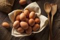 Как быстро распознать вареное яйцо от сырого: простые методы