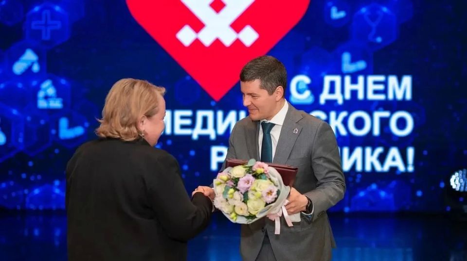 Дмитрий Артюхов встретился с медицинскими работниками округа Дмитрий Артюхов встретился с медицинскими работниками округа