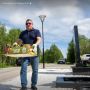 Салехардцы высадили цветы на Аллее Славы в память о погибших военнослужащих
