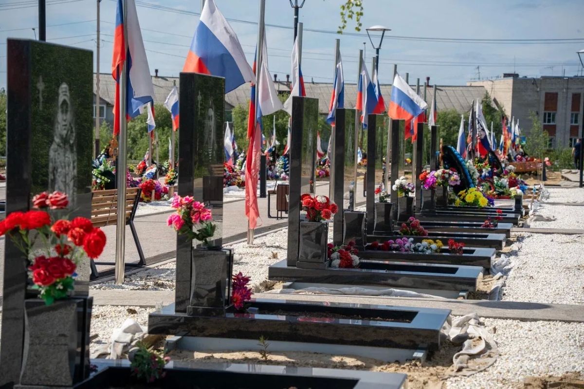 Алексей Титовский: Сегодня на Аллее Славы вместе с депутатами Законодательного Собрания и Советом семей военнослужащих высадили цветы Алексей Титовский: Сегодня на Аллее Славы вместе с депутатами Законодательного Собрания и Советом семей военнослужащих высадили цветы