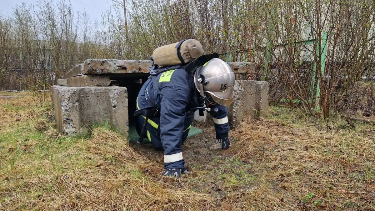 На территории 16 пожарно-спасательной части прошли тренировки газодымозащитников на огневой полосе психологической подготовки На территории 16 пожарно-спасательной части прошли тренировки газодымозащитников на огневой полосе психологической подготовки
