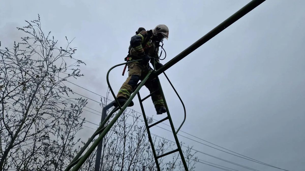 На территории 16 пожарно-спасательной части прошли тренировки газодымозащитников на огневой полосе психологической подготовки На территории 16 пожарно-спасательной части прошли тренировки газодымозащитников на огневой полосе психологической подготовки
