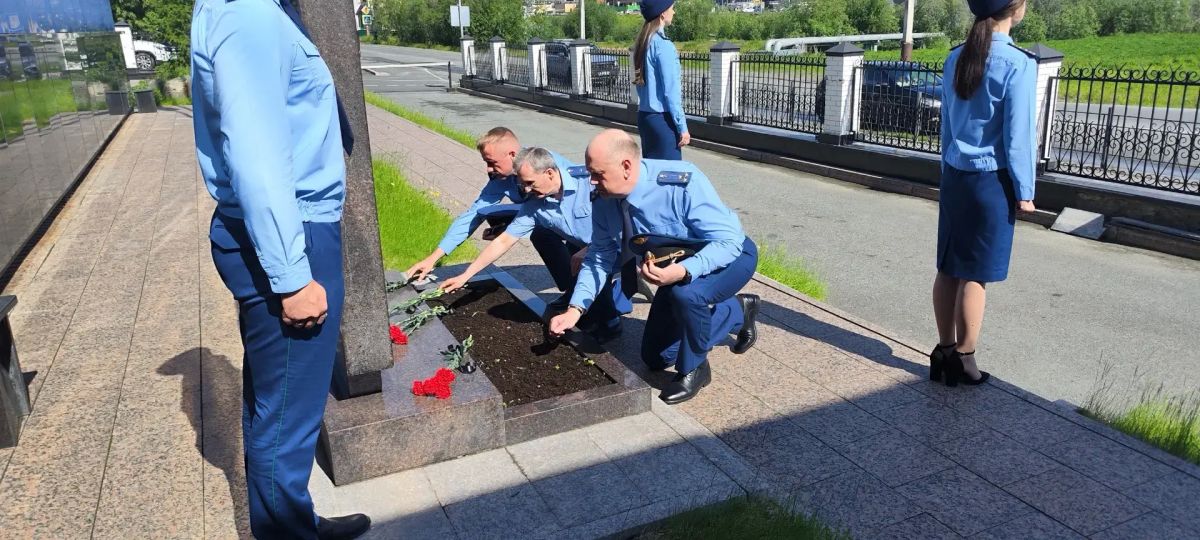 В прокуратуре Ямало-Ненецкого автономного округа почтили память работников прокуратуры автономного округа – участников Великой Отечественной войны В прокуратуре Ямало-Ненецкого автономного округа почтили память работников прокуратуры автономного округа – участников Великой Отечественной войны