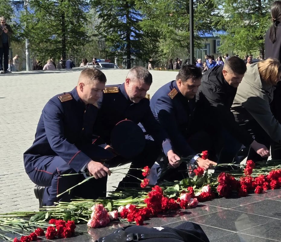 Сотрудники территориальных подразделений следственного управления приняли участие в акции «Свеча памяти» Сотрудники территориальных подразделений следственного управления приняли участие в акции «Свеча памяти»
