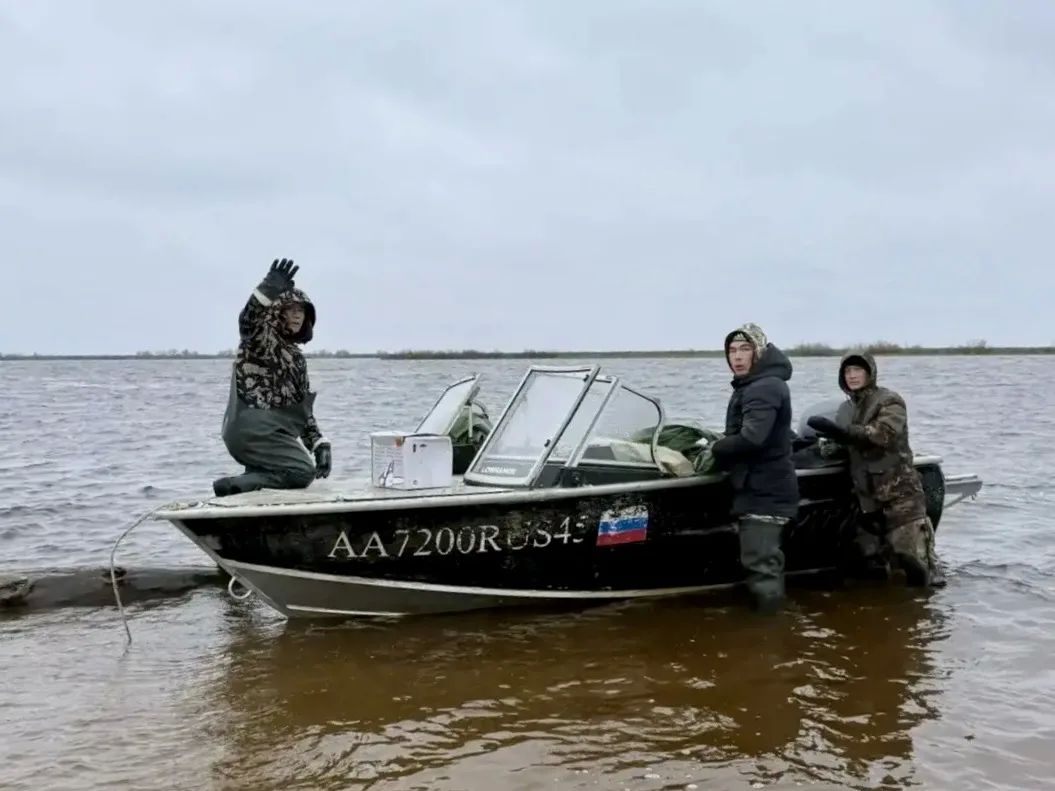 Вода, сети и бескрайнее северное небо над головой — рабочее место настоящих героев Вода, сети и бескрайнее северное небо над головой — рабочее место настоящих героев