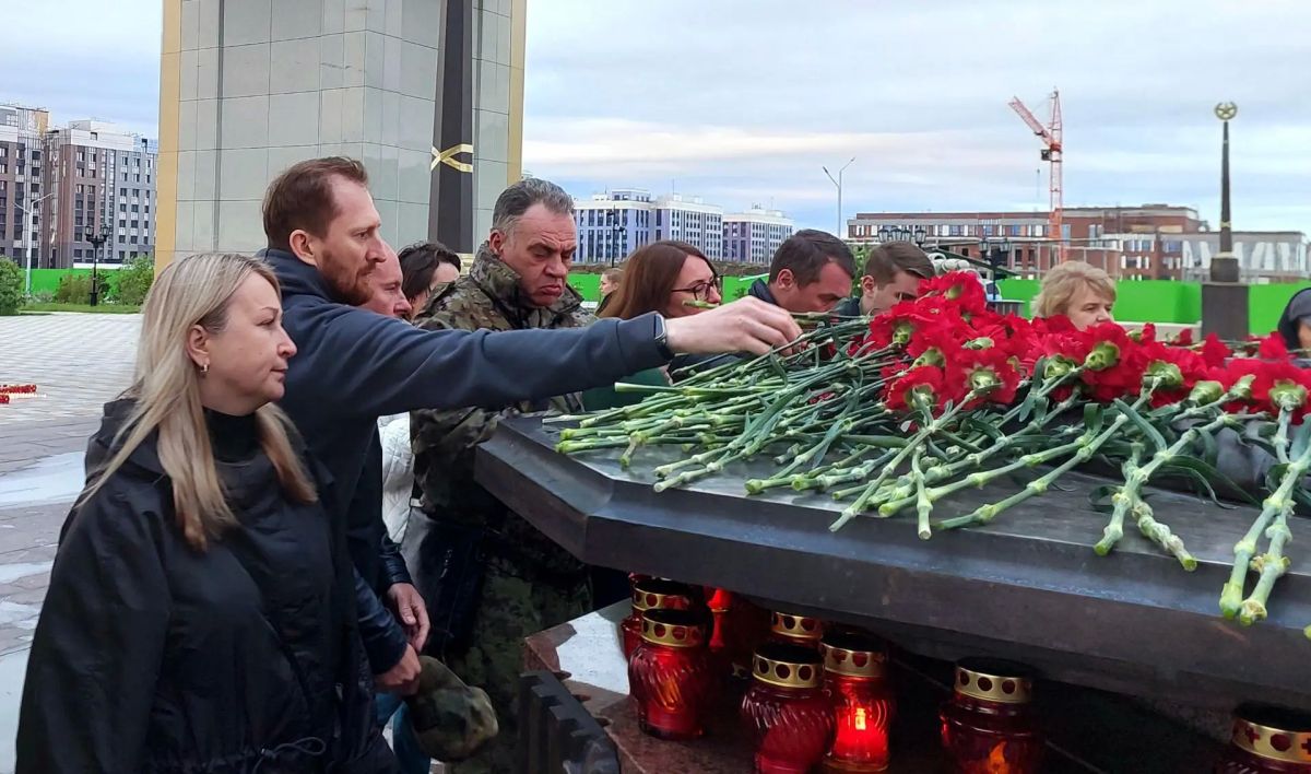 Салехардцы присоединились к всероссийской акции «Свеча Памяти» Салехардцы присоединились к всероссийской акции «Свеча Памяти»