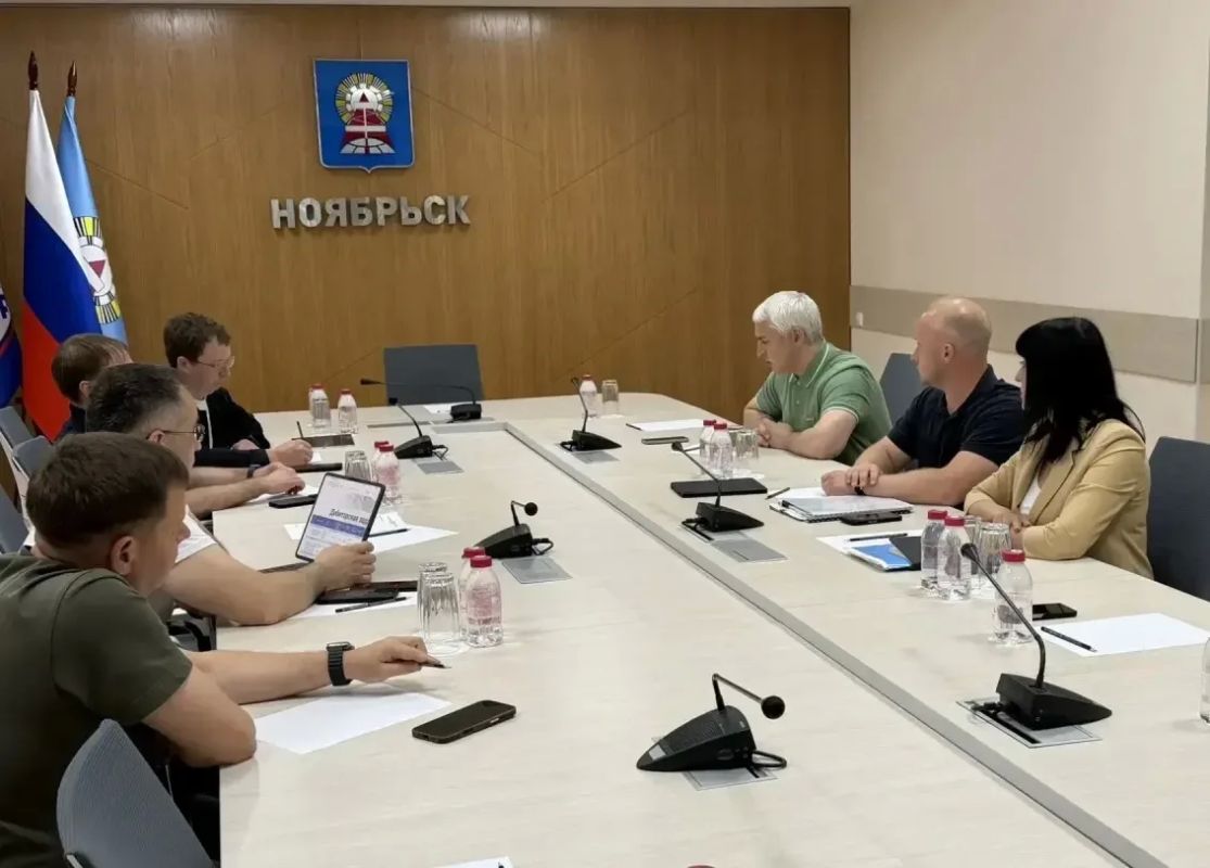 Александр Емельянов начал серию рабочих поездок по Ямалу Александр Емельянов начал серию рабочих поездок по Ямалу