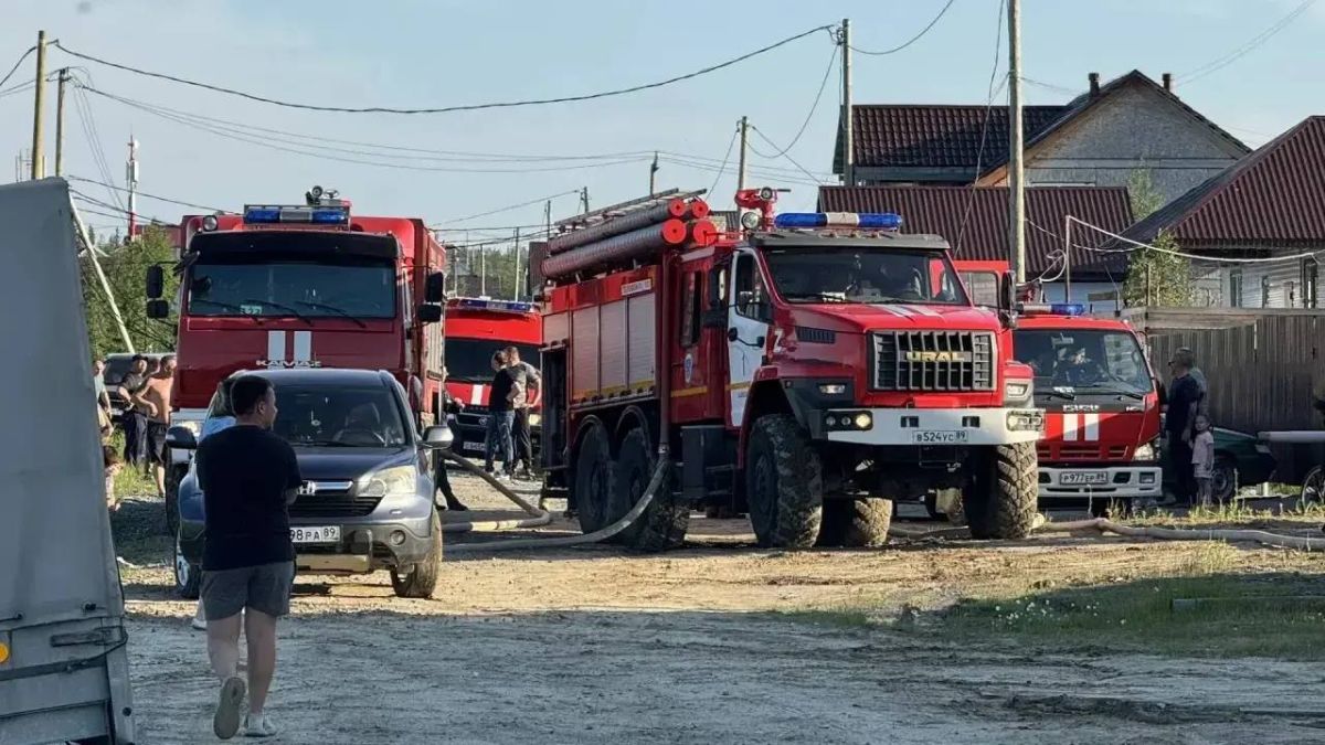 В Салехарде загорелся частный дом на Полевой В Салехарде загорелся частный дом на Полевой