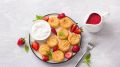 Зимние уютные угощения: 9 вкусных идей с замороженной клубникой