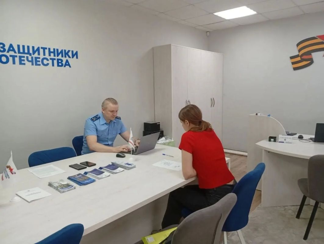 Надымский городской прокурор Илья Уткин совместно с социальным координатором филиала фонда поддержки участников СВО «Защитники Отечества» провел личный прием членов семей участников СВО Надымский городской прокурор Илья Уткин совместно с социальным координатором филиала фонда поддержки участников СВО «Защитники Отечества» провел личный прием членов семей участников СВО
