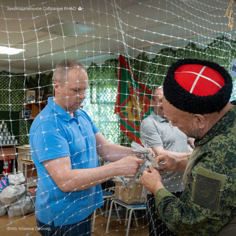 Депутат Иван Сакал посетил добровольческий центр «ДОМдляСВОих» в Аксарке и передал активистам партию материалов и основ для плетения маскировочных сетей для военнослужащих Депутат Иван Сакал посетил добровольческий центр «ДОМдляСВОих» в Аксарке и передал активистам партию материалов и основ для плетения маскировочных сетей для военнослужащих