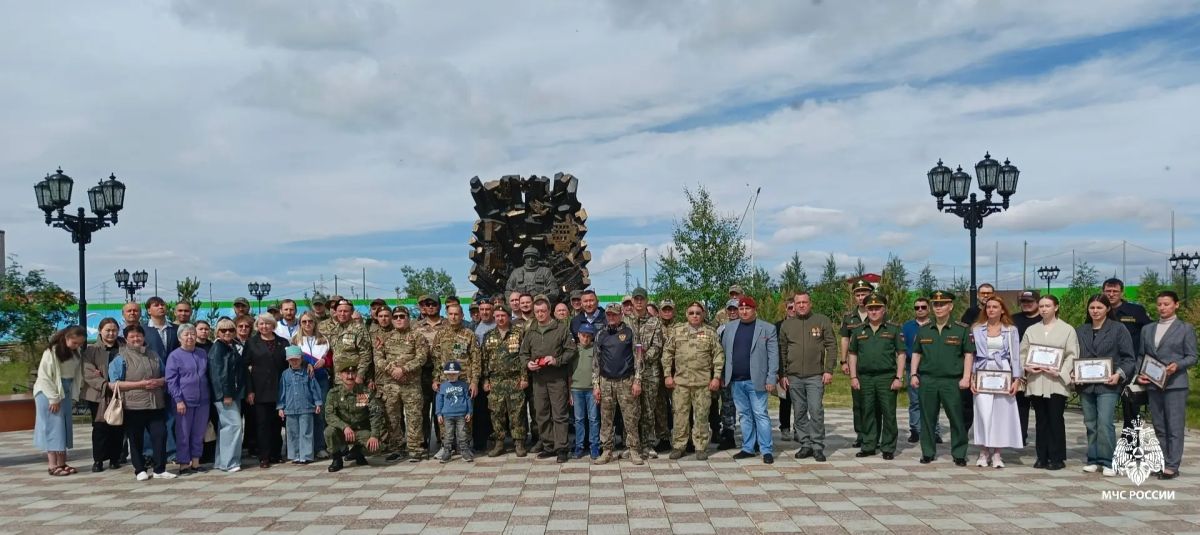 Сегодня начальнику отделения Управления материально-технического обеспечения Главного управления МЧС России по ЯНАО, старшему лейтенанту внутренней службы Дмитрию Карзанову была вручена общественная награда - Ветеран боевых... Сегодня начальнику отделения Управления материально-технического обеспечения Главного управления МЧС России по ЯНАО, старшему лейтенанту внутренней службы Дмитрию Карзанову была вручена общественная награда - Ветеран боевых...
