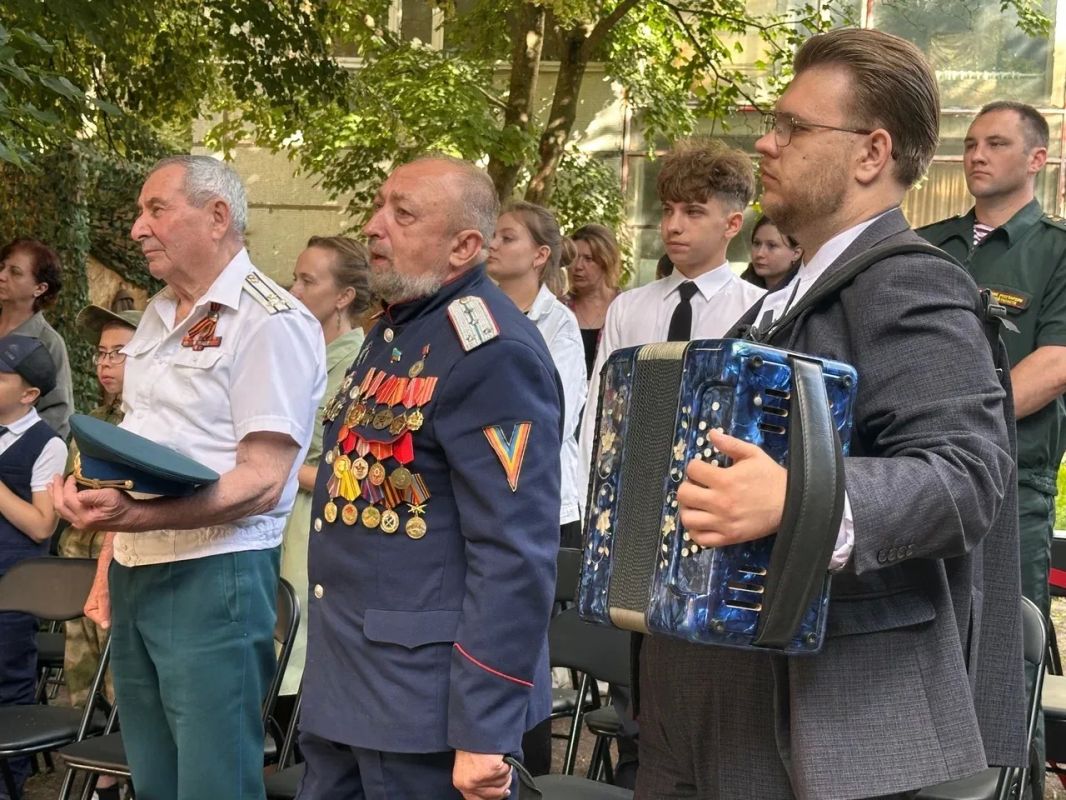 Салехардские волонтёры работают в Курской области Салехардские волонтёры работают в Курской области