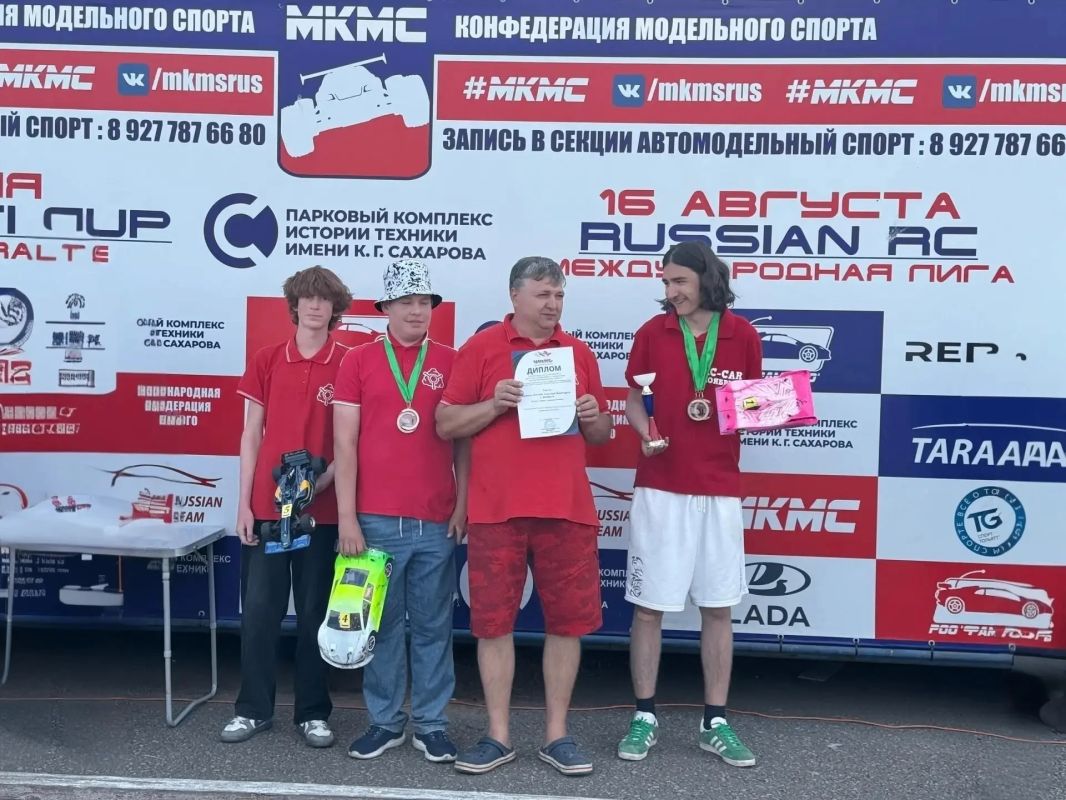 Лучшие в стране! Юные автомоделисты из Ноябрьска стали победителями Всероссийского первенства по автомодельному спорту