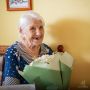 С 98-летием труженицу тыла Наталью Прохоровну Падалкину поздравили заместитель главы города Мария Заболотникова и председатель Совета ветеранов Валентина Тверетина